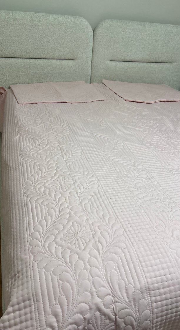 pembe Parlak Dikişli Yatak Örtüsü - Görsel 2