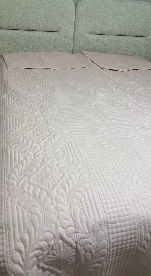 pembe Parlak Dikişli Yatak Örtüsü - Görsel 4