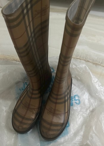 Orijinal Burberry Yağmurluk Çizme - Görsel 2