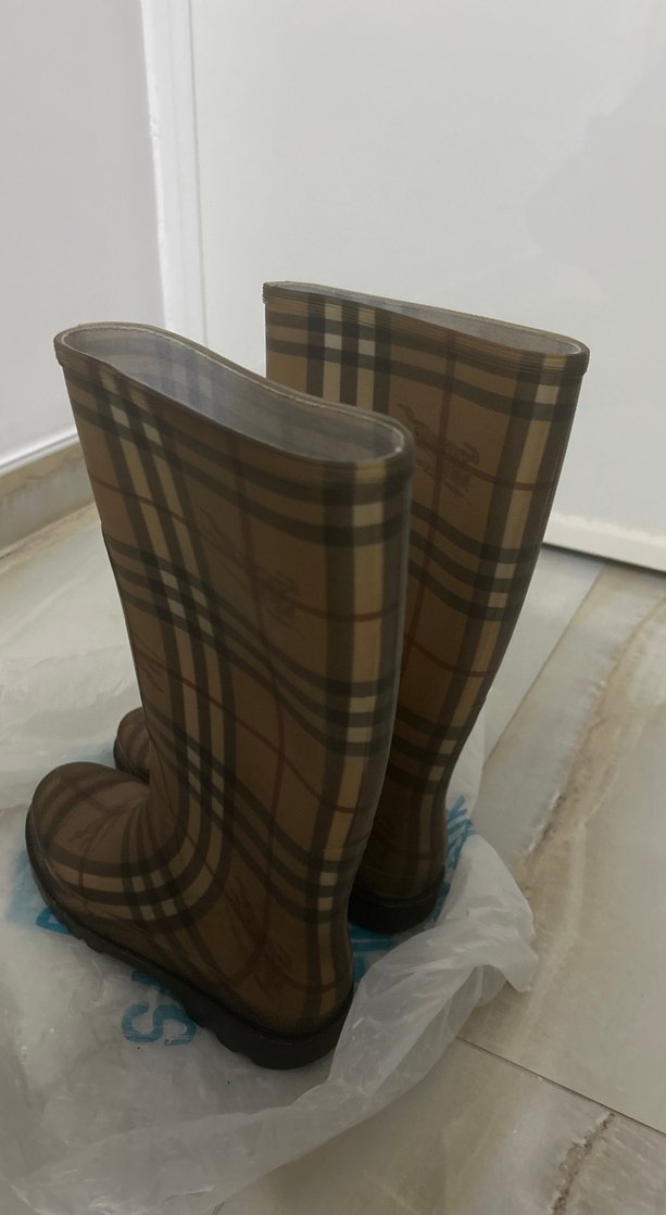 Orijinal Burberry Yağmurluk Çizme - Görsel 4