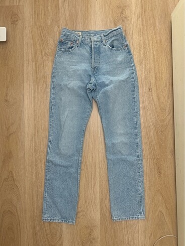 Levis straight fit jean
