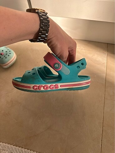 25 Beden Crocs sandalet