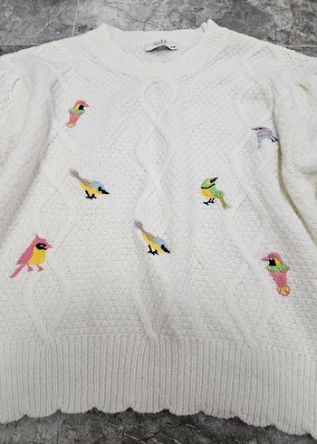 Nakışlı Beyaz Örgü Kadın Kazak - Görsel 4