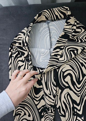 Zebra Desenli Kadın İspanyol Paça Pantolon - Görsel 4