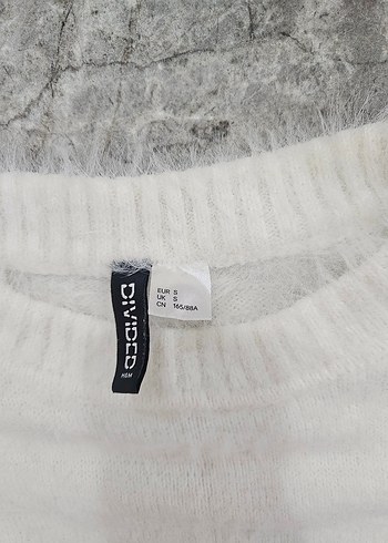 H&M Beyaz, kürklü, yuvarlak yaka kadın kazak - Görsel 4