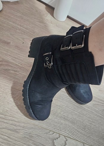 Siyah Tokalı Kadın Deri Bot - Görsel 4