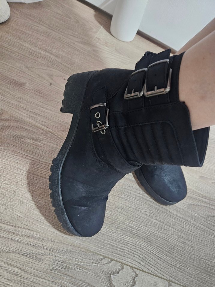 Siyah Tokalı Kadın Deri Bot - Görsel 4