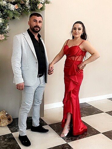 Kırmızı şık abiye