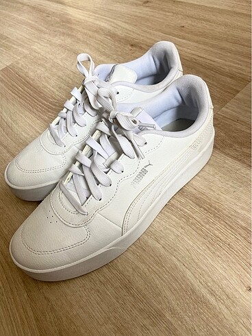 40 Beden beyaz Renk Puma orijinal ayakkabı