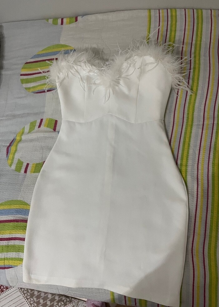 Beyaz tüylü elbise - Görsel 2