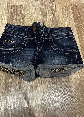 leopar detaylı şort 