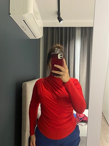 Kırmızı üst