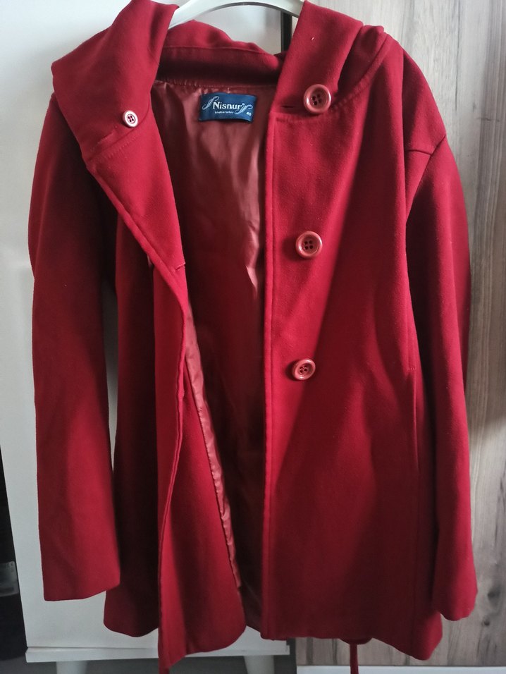 Kırmızı Kapüşonlu Kadın Kaban - Görsel 2