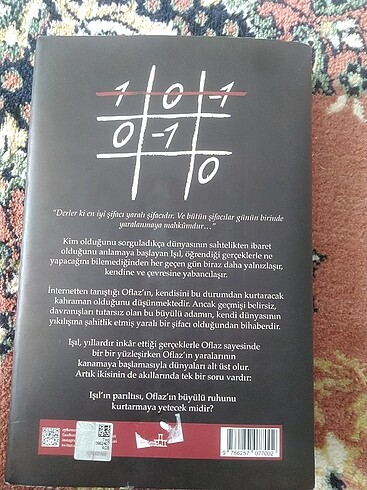  Kimse Gerçek Değil/ Zeynep Sey 