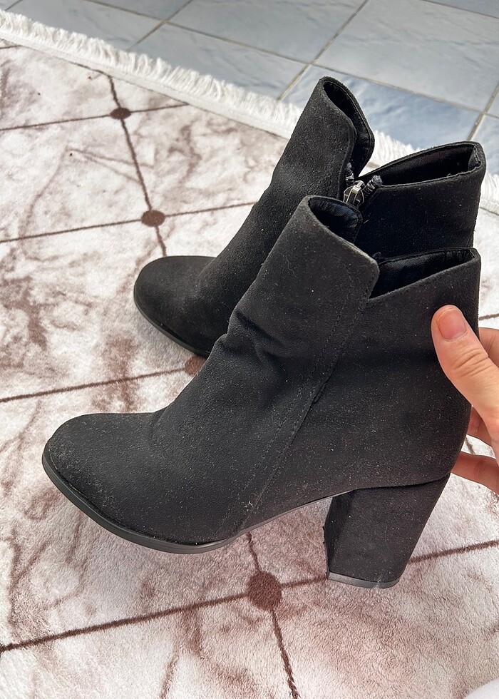 Siyah bot - Görsel 2