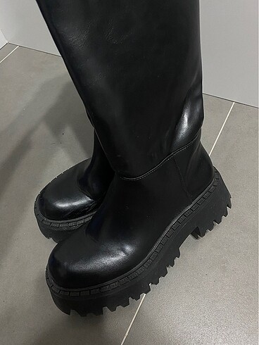 37 Beden Zara Siyah Çizme