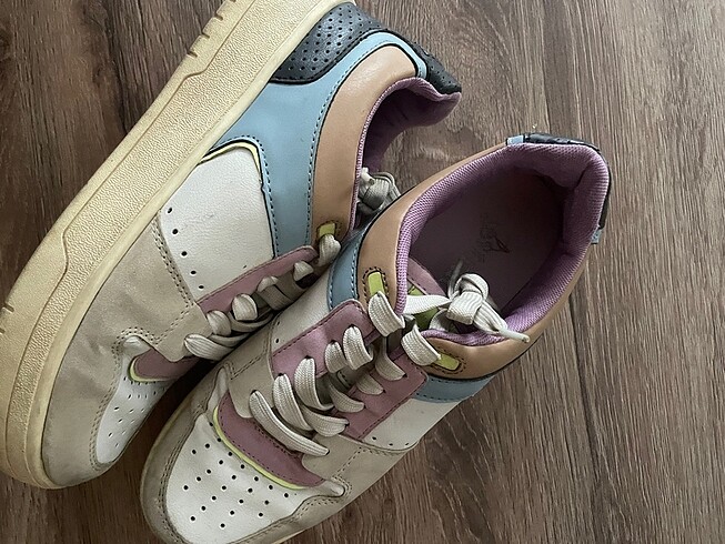 38 Beden Stradivarius 38 numara spor ayakkabı