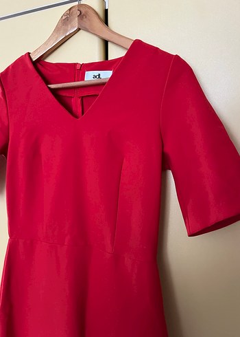 Kırmızı V Yakalı Midi Elbise - Görsel 3