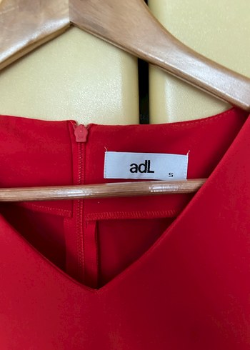 Kırmızı V Yakalı Midi Elbise - Görsel 2