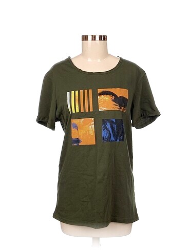 Diğer T-shirt %70 İndirimli.