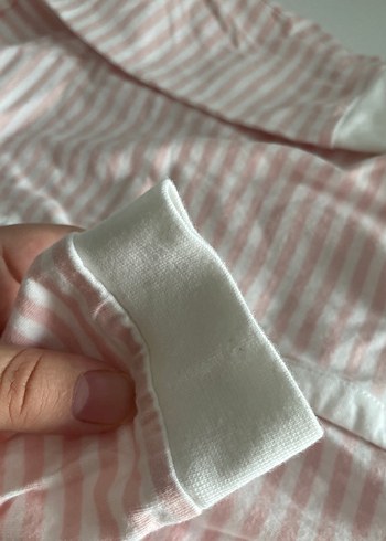 Beyaz pembe çizgili pijama tulum - Görsel 5