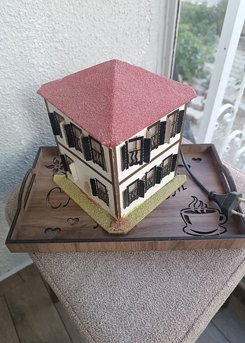 Kahverengi Model Ev Seti ısıklı ve ahşap tepsi ikisi birden