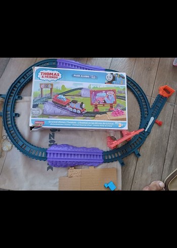 Thomas & Friends Mor Tren sadece ray var tren yok
