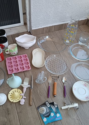 Bohem Tarzı Pastel Sofra Takımı resimde görülen hepsi birden
