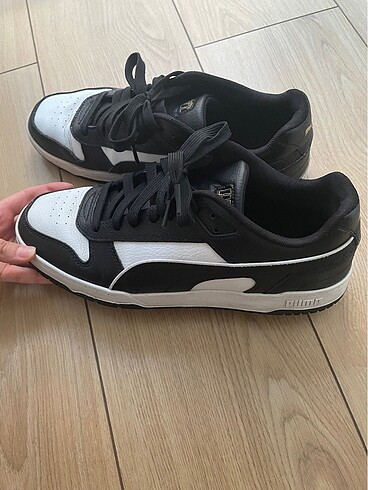 44 Beden Puma siyah beyaz orijinal ayakkabı