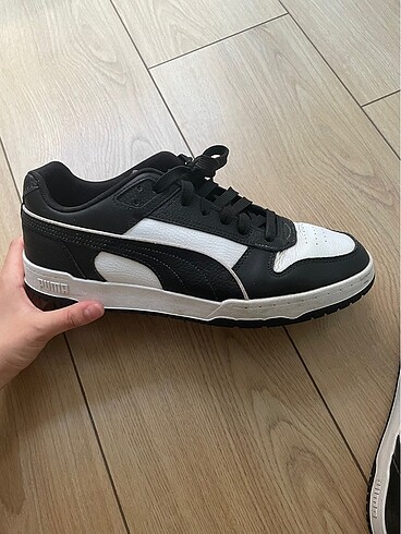 44 Beden beyaz Renk Puma siyah beyaz orijinal ayakkabı