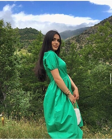 Yeni Etiketli yazlık güzel bir elbise kısa süreliğine maliyetine