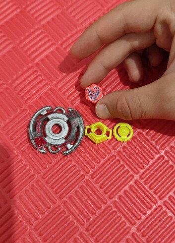  Beden Renk Orijinal Takara Tomy Beyblade PREHYBRİD BULL 145S