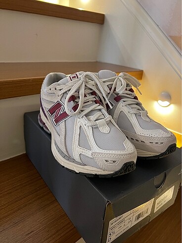 38 Beden beyaz Renk new balance 1906