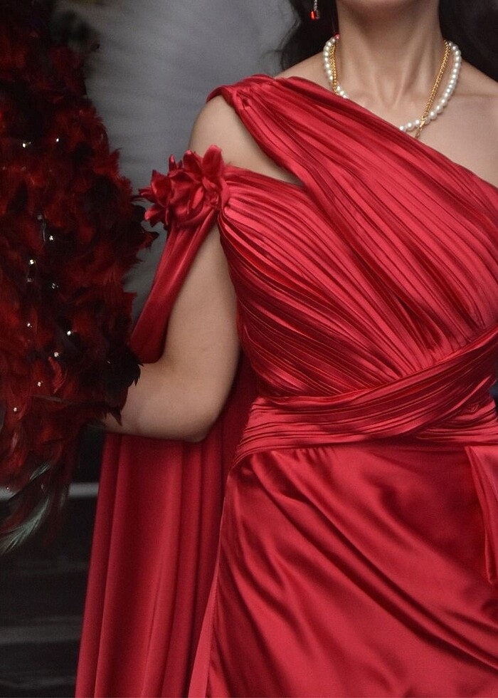Kırmızı elbise - Görsel 3