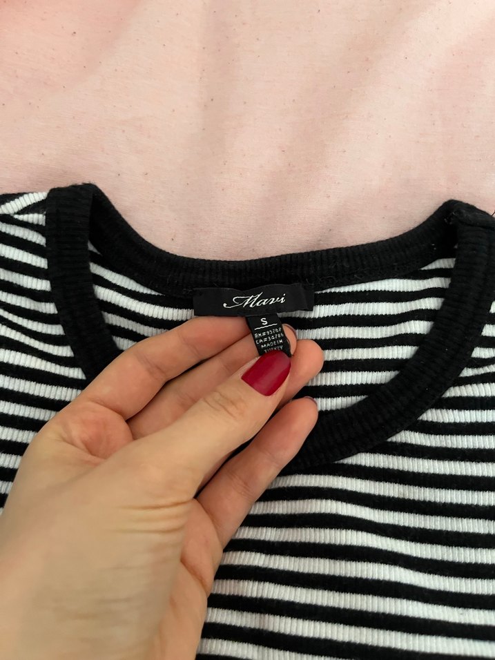 Çizgili Siyah crop mavi branş tişört - Görsel 2