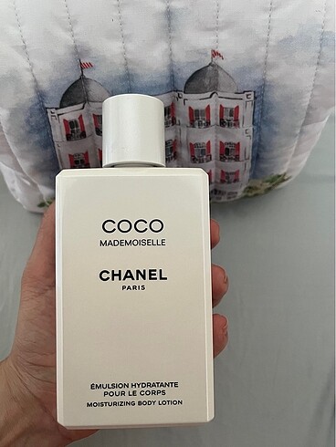 Chanel coco mademoiselle moisturizing body lotion