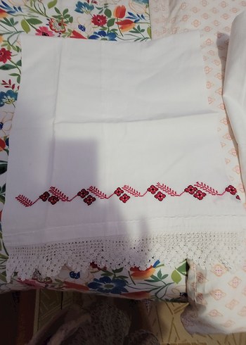 Nakışlı Beyaz Yastık Kılıfı ve eteği - Görsel 2