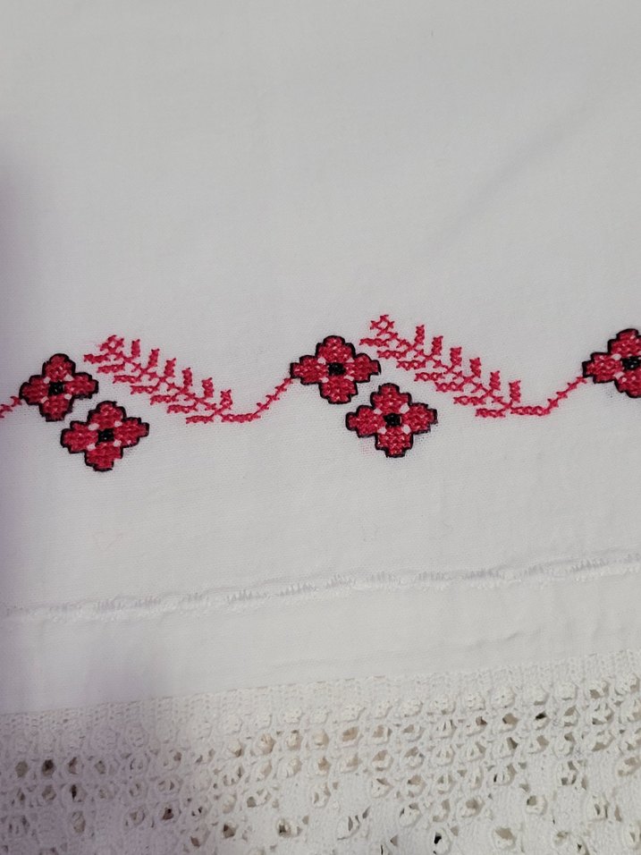 Nakışlı Beyaz Yastık Kılıfı ve eteği - Görsel 3