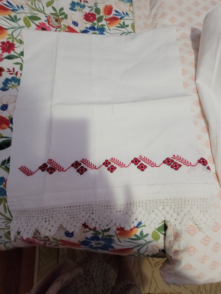 Nakışlı Beyaz Yastık Kılıfı ve eteği - Görsel 2