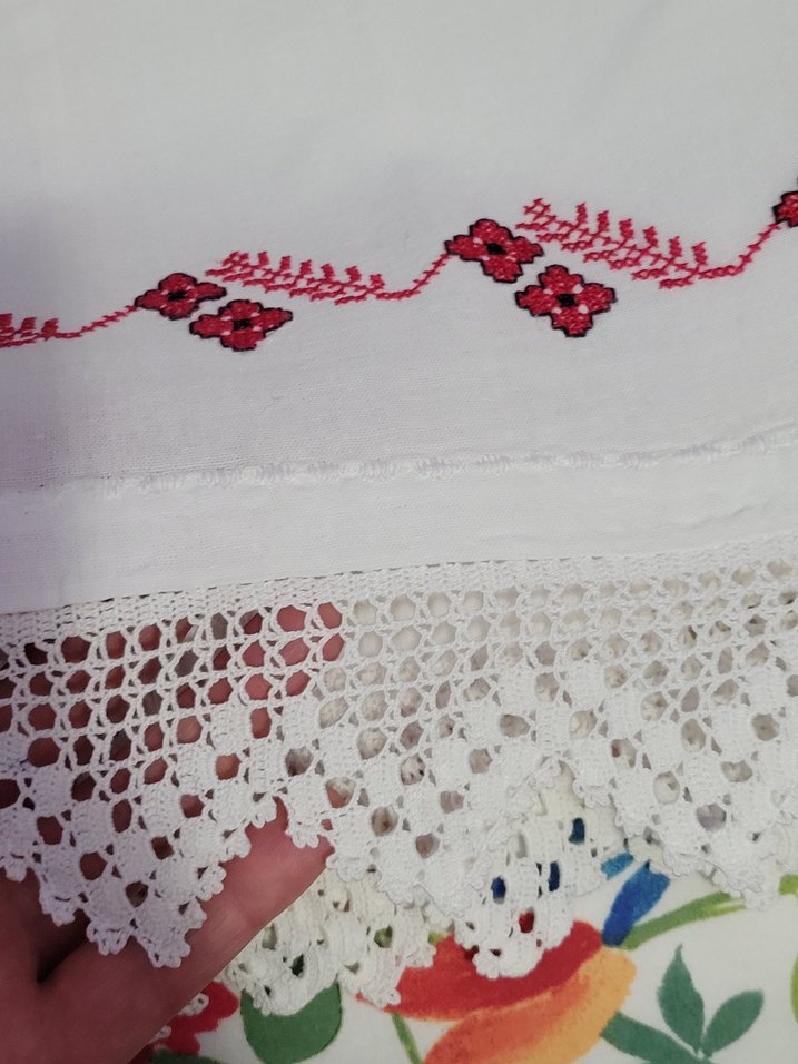 Nakışlı Beyaz Yastık Kılıfı ve eteği - Görsel 5