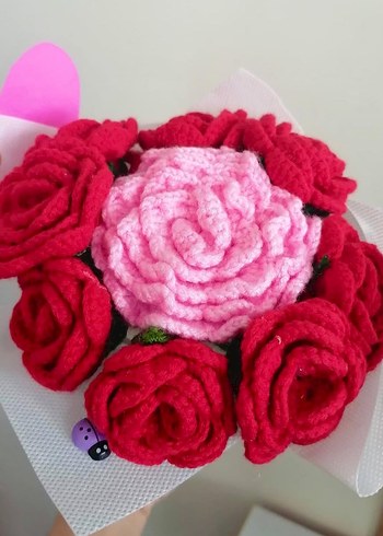 Pembe ve Kırmızı Örgü Çiçek buketi