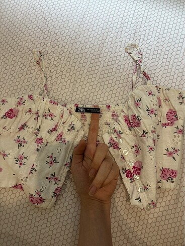 Zara Crop top