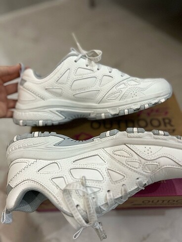 37 Beden beyaz Renk skechers outdoorayakkabı