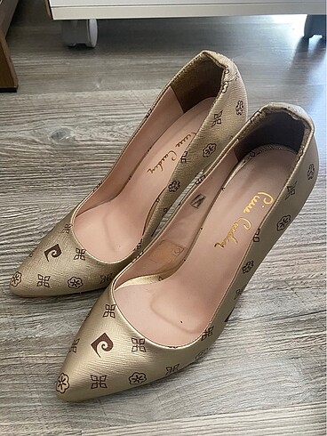 36 Beden Pierre Cardin gold topuklu ayakkabı