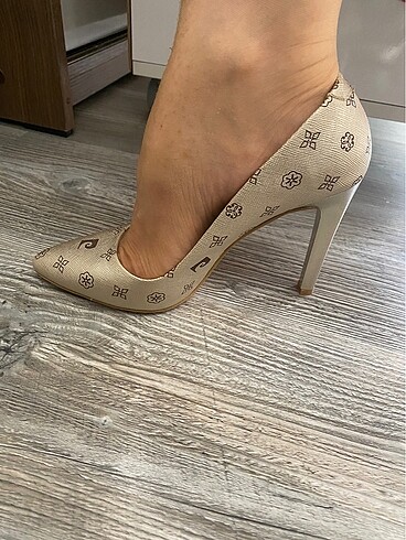 Pierre Cardin gold topuklu ayakkabı - Görsel 7