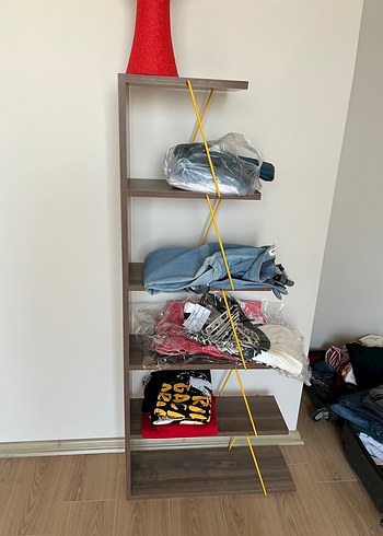 Gri ve Sarı Renkli Dolap Düzenleyici Raf