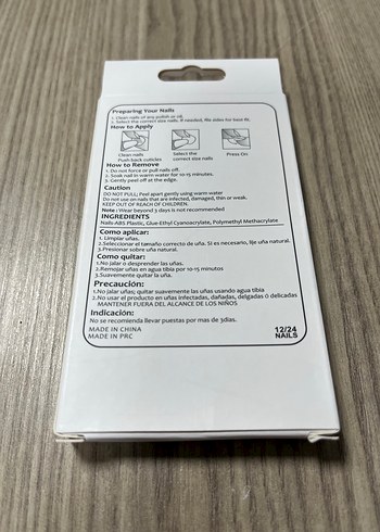 Beyaz Tasarımlı Çıkartmalı Tırnak Süsleri - Görsel 2