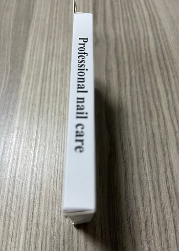 Beyaz Tasarımlı Çıkartmalı Tırnak Süsleri - Görsel 3