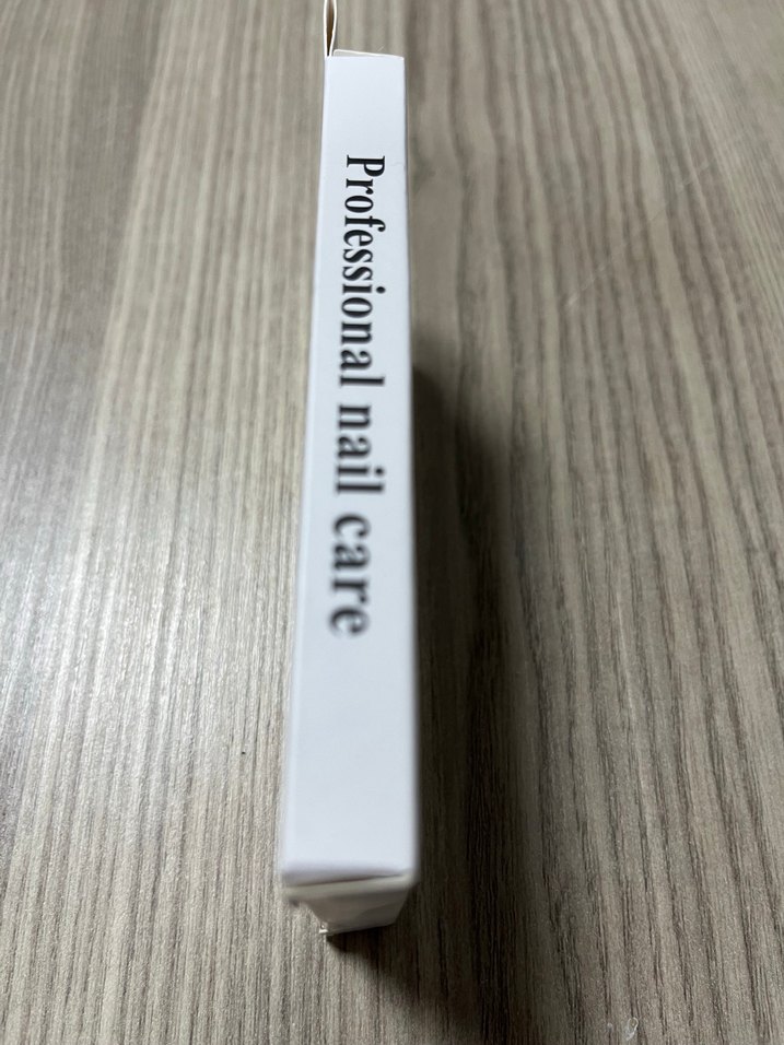 Beyaz Tasarımlı Çıkartmalı Tırnak Süsleri - Görsel 3