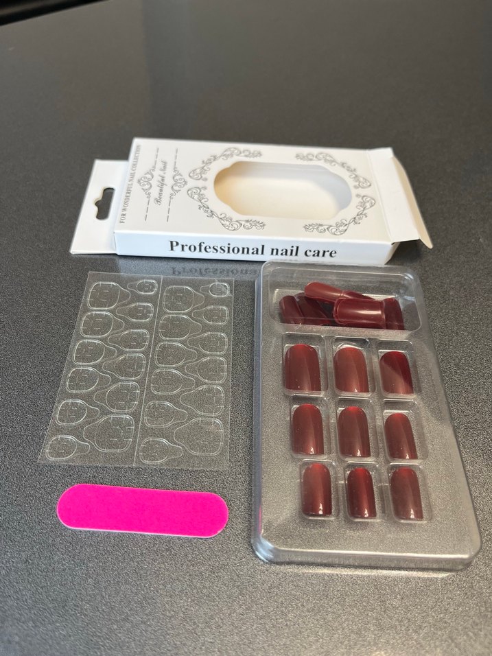 Bordo Renkli Takma Tırnak Seti - Görsel 4